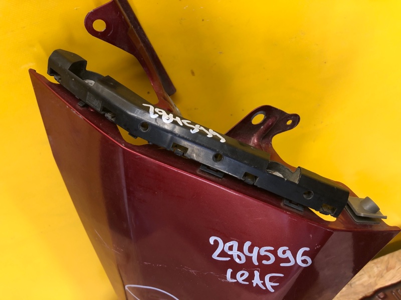 Кронштейн переднего бампера (на крыле) передний правый LEAF 10-17