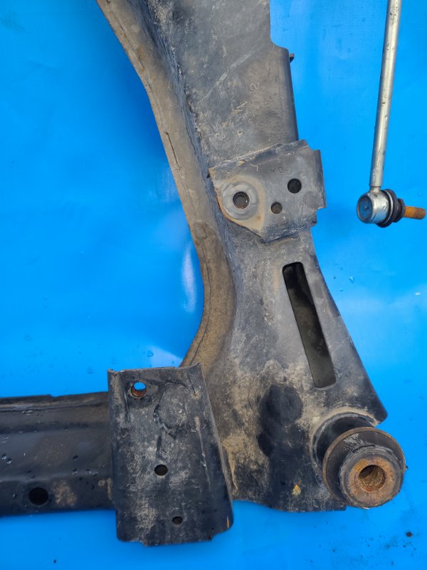 Балка передней подвески LEAF 10-17