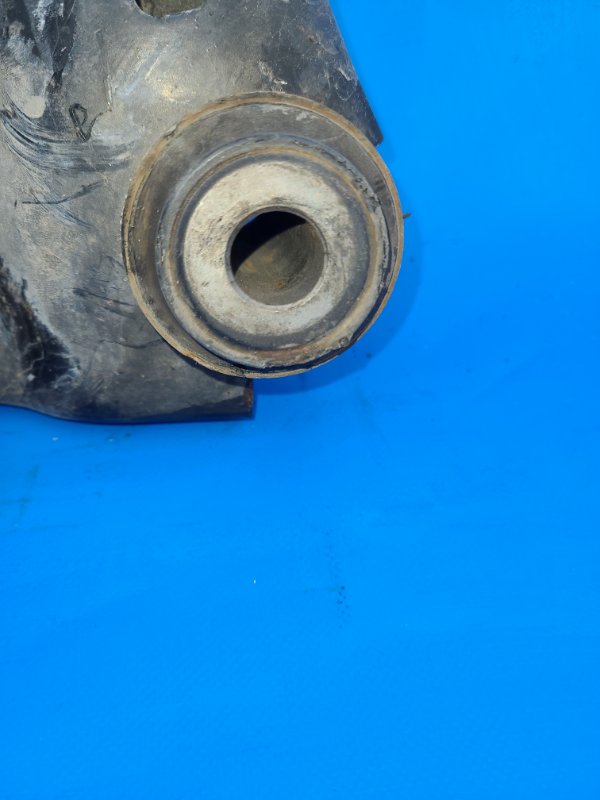 Балка передней подвески LEAF 10-17