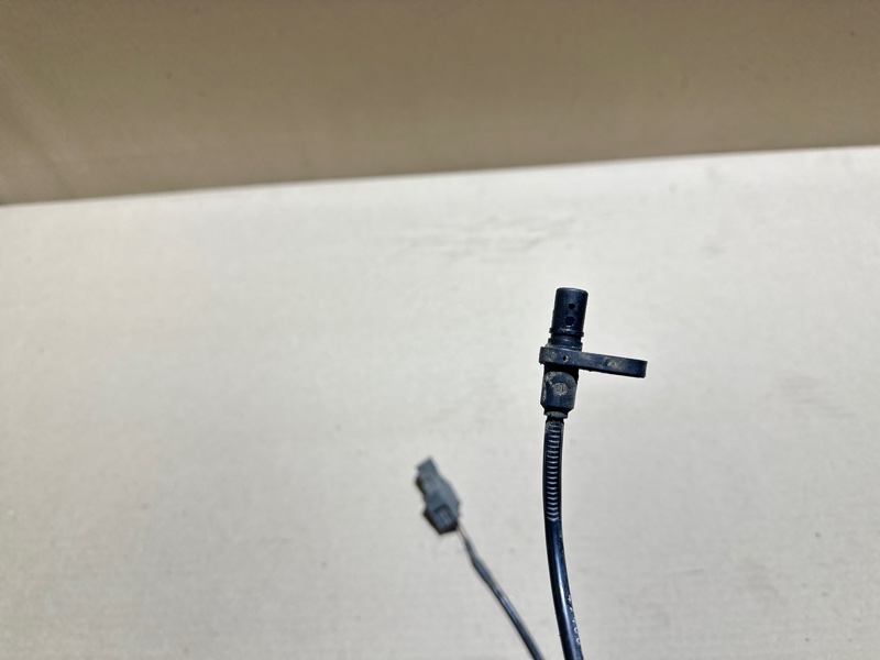 Датчик ABS задний левый NISSAN LEAF 10-17