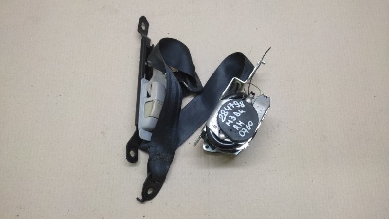 Ремень безопасности правый MAZDA 3 BK 03-08 2006 SEDAN 2.3 L3 BR9E-57-L30B02 Б/У
