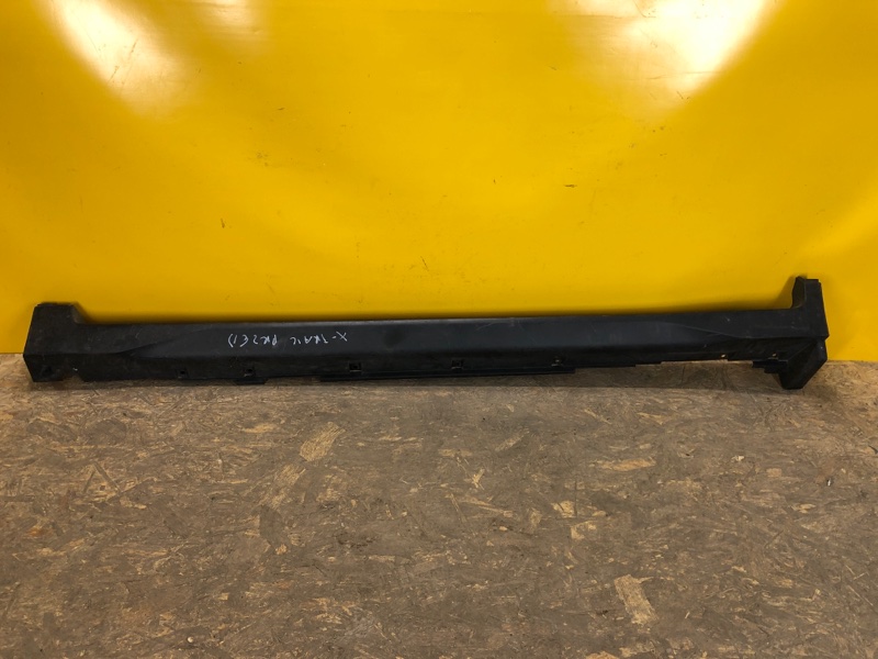 Накладка порога наружная левая NISSAN X-TRAIL/ROGUE T32 13-20 76851-4CE0A Б/У