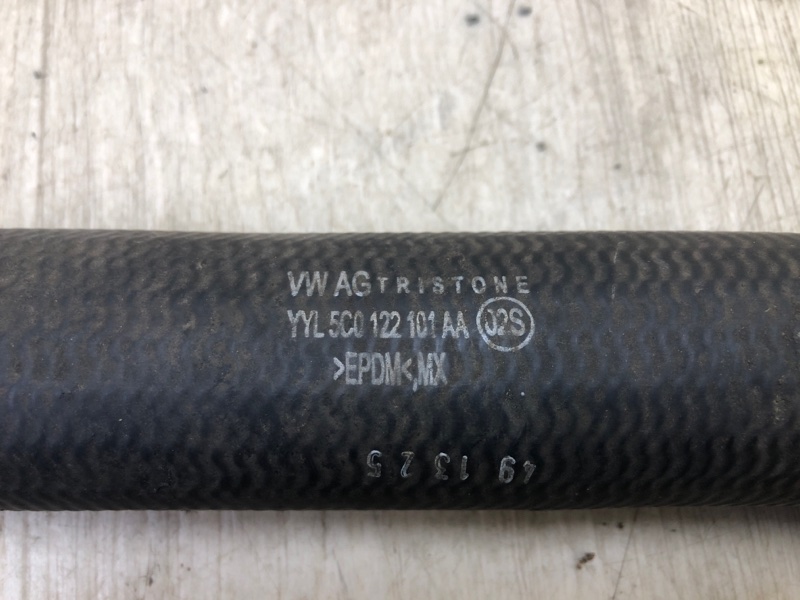 Патрубок системы охлаждения PASSAT B8 14-