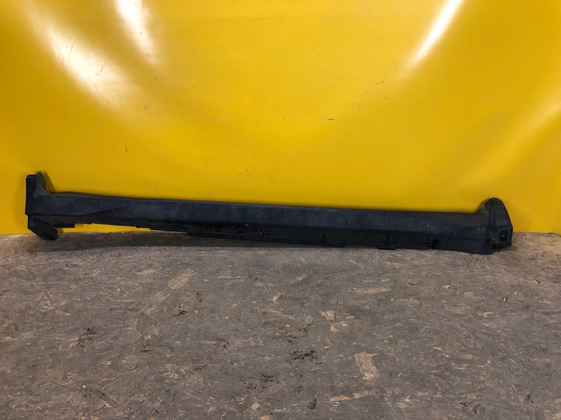 Накладка порога наружная правая NISSAN X-TRAIL/ROGUE T32 13-20 76850-4BA0A Б/У