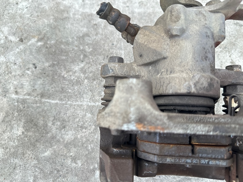 Суппорт тормозной задний правый COROLLA 150 06-13