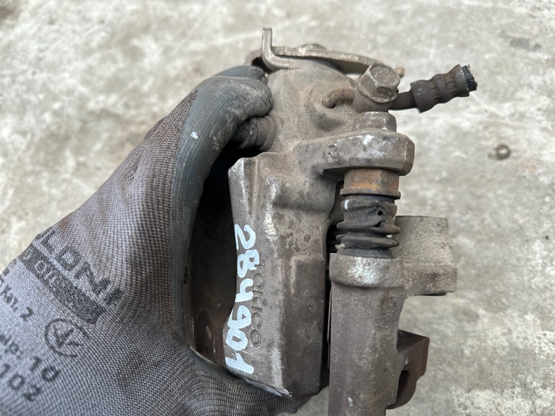 Суппорт тормозной задний правый COROLLA 150 06-13