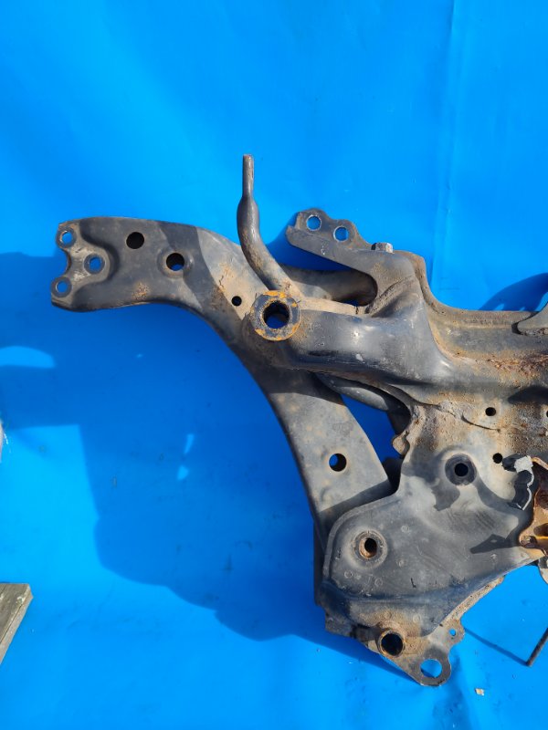 Балка передней подвески RAV4 05-12