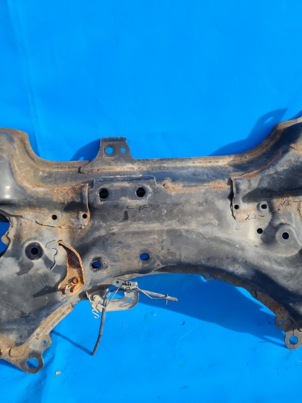 Балка передней подвески RAV4 05-12