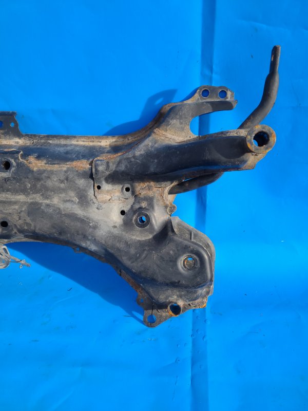 Балка передней подвески RAV4 05-12