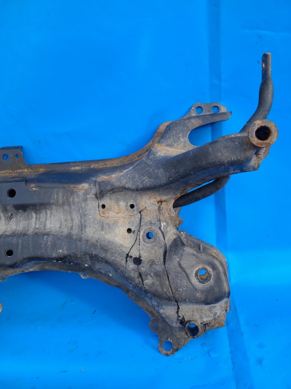 Балка передней подвески RAV4 05-12