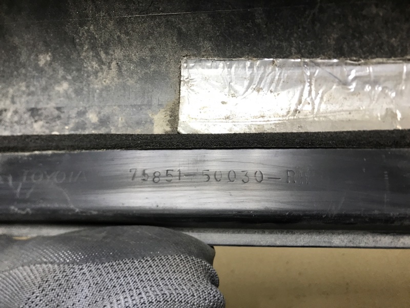 Накладка порога наружная правая LEXUS LS430 00-06 UCF30L 4.3 3UZFE