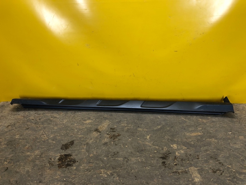 Накладка порога наружная правая HYUNDAI KONA OS 17-23 87752-J9500 Б/У