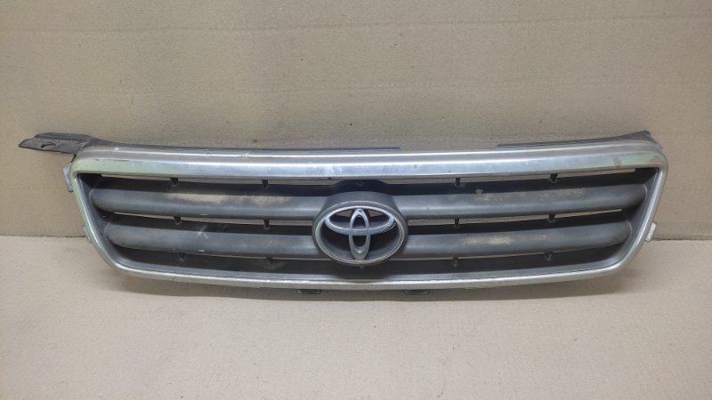 Решетка радиатора TOYOTA CAMRY 20 96-02 53111-AA020 Б/У