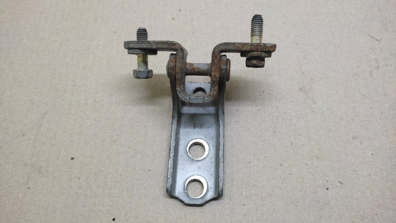 Петля двери нижняя передняя правая LANCER 4/5/6/7/8 88-02