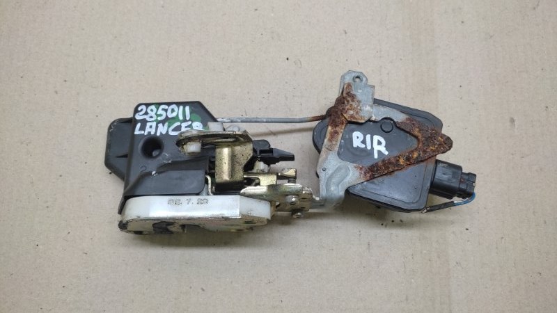 Запчасть замок двери задний правый MITSUBISHI LANCER 4/5/6/7/8 88-02 MR584166 Б/У Замок двери задний правый MITSUBISHI LANCER 4/5/6/7/8 88-02 MR584166 Б/У