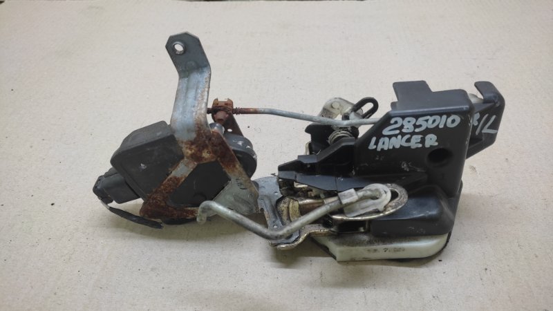 Запчасть замок двери задний левый MITSUBISHI LANCER 4/5/6/7/8 88-02 MR584165 Б/У Замок двери задний левый MITSUBISHI LANCER 4/5/6/7/8 88-02 MR584165 Б/У