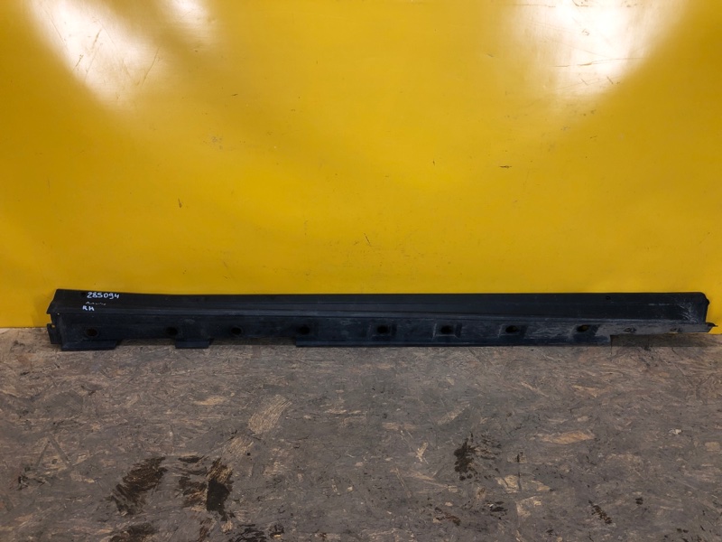 Накладка порога наружная правая TOYOTA RAV4 18- 75850-42030 Б/У