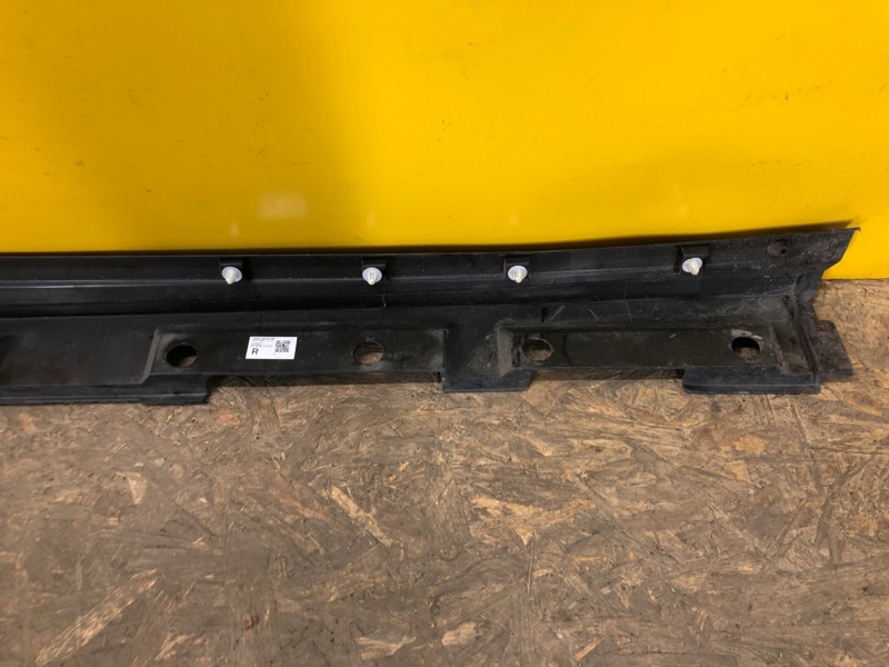 Накладка порога наружная правая RAV4 18-