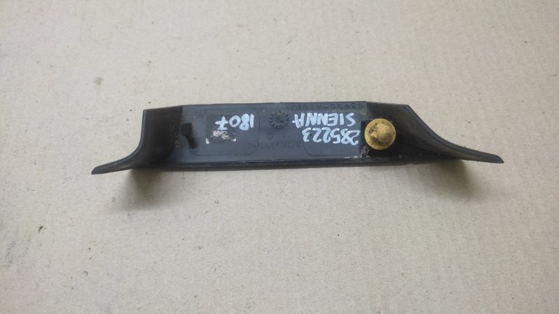 Заглушка рейлинга правая SIENNA 03-10 2006 3.5 2GR-FE Заглушка рейлинга правая SIENNA 03-10 2006 3.5 2GR-FE