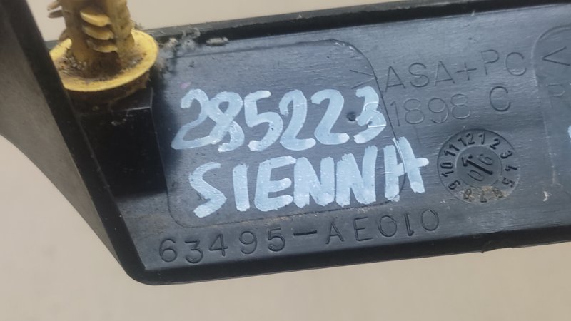 Заглушка рейлинга правая TOYOTA SIENNA 03-10 3.5 2GR-FE Заглушка рейлинга правая TOYOTA SIENNA 03-10 3.5 2GR-FE