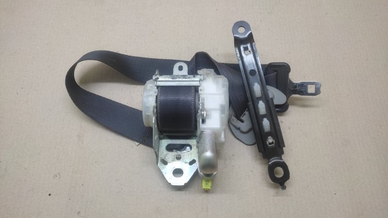 Ремень безопасности левый TOYOTA SIENNA 03-10 2006 3.5 2GR-FE 73220-AE021-B0 Б/У