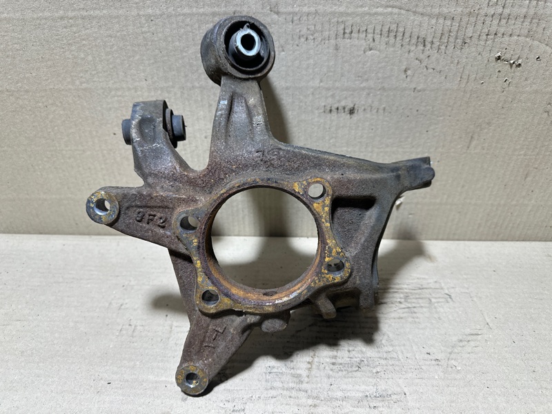 Цапфа левая SUBARU FORESTER SH 07-12 28411SC011 Б/У