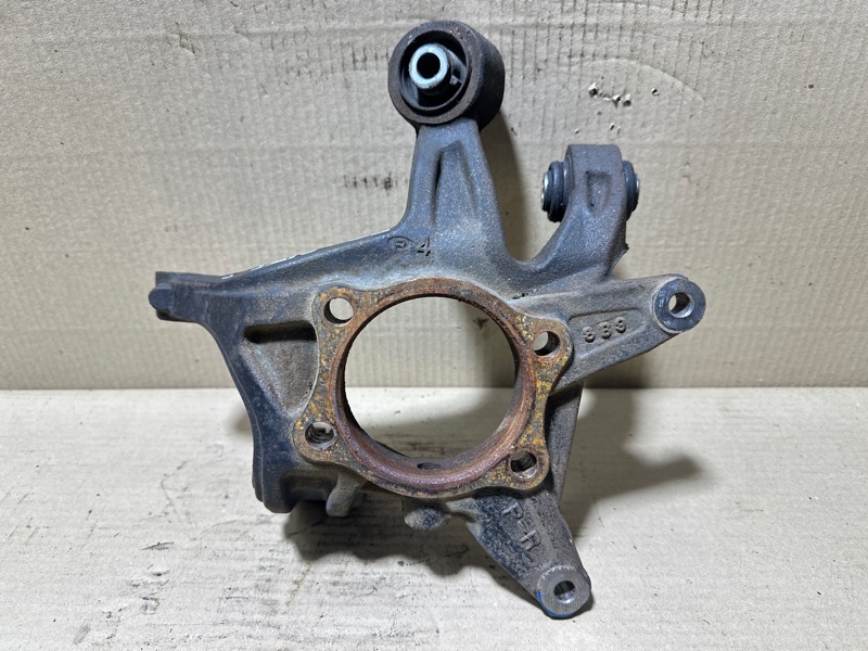 Цапфа правая SUBARU FORESTER SH 07-12 28411SC001 Б/У