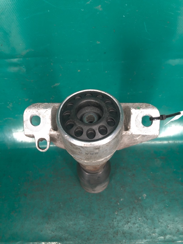 Опора амортизатора задняя левая AUDI Q5 08-16 CAEB 2.0T