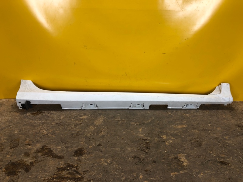 Накладка порога наружная правая HONDA CIVIC FC/FK 15- 71800-TGG-ZZ00 Б/У