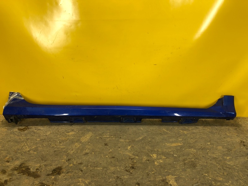 Накладка порога наружная правая HONDA CIVIC FC/FK 15- 71800-TGG-ZZ00 Б/У