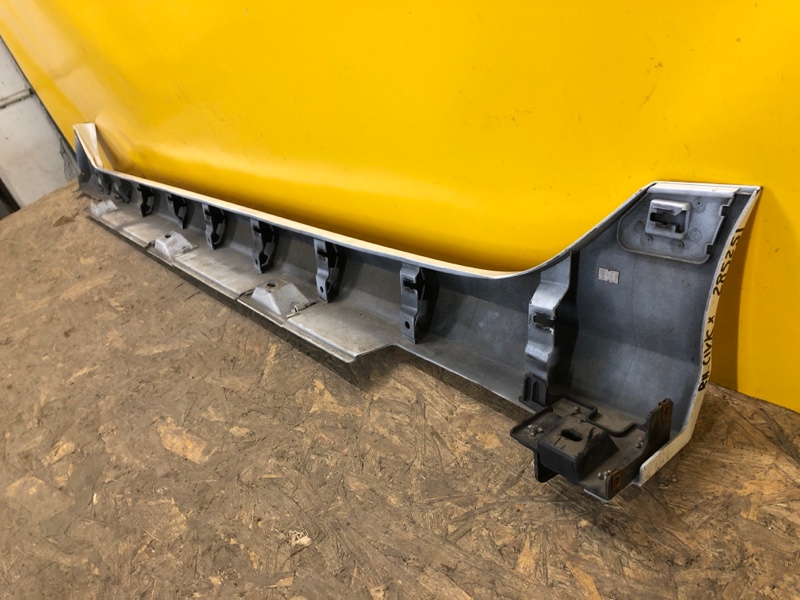 Накладка порога наружная правая CIVIC FC/FK 15-