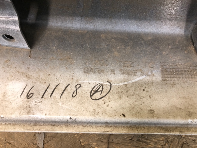 Накладка порога наружная правая CIVIC FC/FK 15-