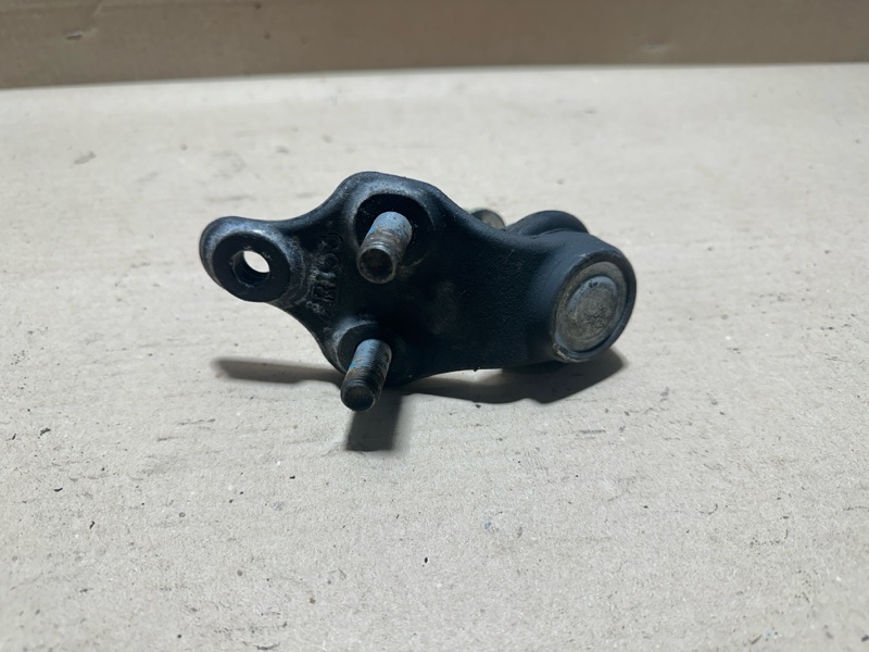 Шаровая опора передняя левая TOYOTA CAMRY 55 14-17 2.5 2ARFE