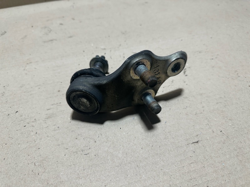 Шаровая опора передняя правая TOYOTA CAMRY 55 14-17 2.5 2ARFE Шаровая опора передняя правая TOYOTA CAMRY 55 14-17 2.5 2ARFE