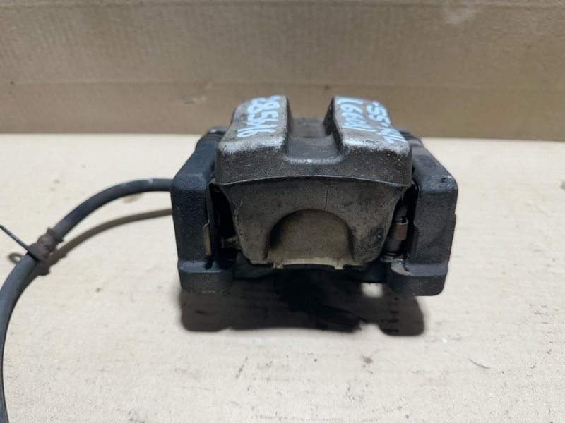 Суппорт тормозной задний левый CAMRY 55 14-17 2015 2.5 2ARFE