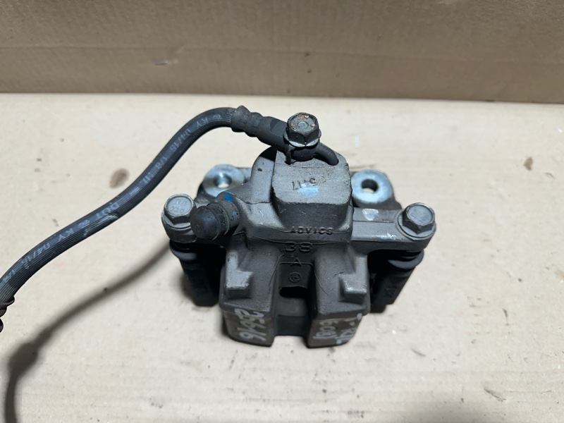 Суппорт тормозной задний левый TOYOTA CAMRY 55 14-17 2.5 2ARFE