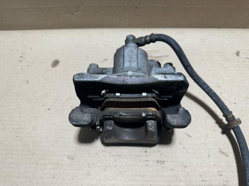 Суппорт тормозной задний левый CAMRY 55 14-17 2015 2.5 2ARFE