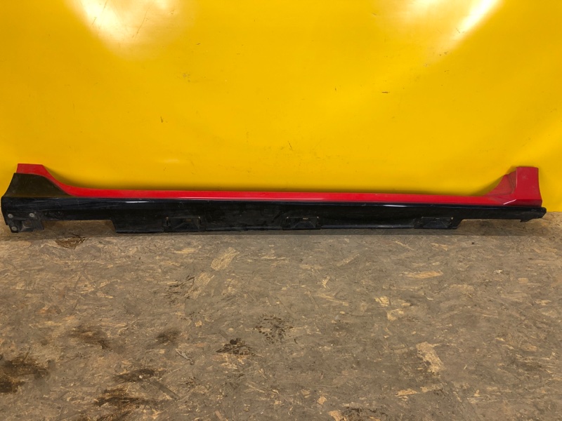 Накладка порога наружная правая HONDA CIVIC FC/FK 15- 71800-TGG-A500 Б/У