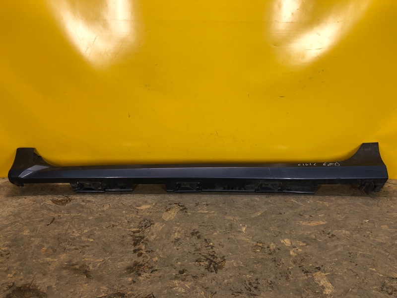 Накладка порога наружная левая HONDA CIVIC FC/FK 15- 71850-TGG-ZZ00 Б/У