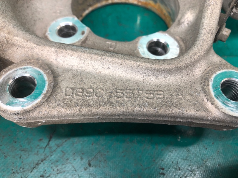 Цапфа задняя правая FORD FUSION 14- 2.5L Цапфа задняя правая FORD FUSION 14- 2.5L