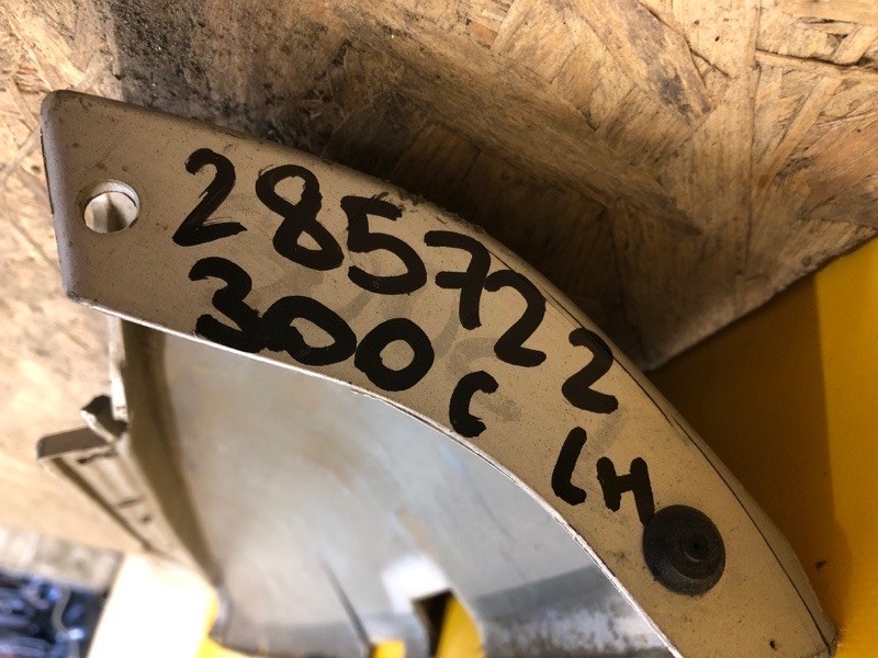 Накладка порога наружная левая CHRYSLER 300 04-10