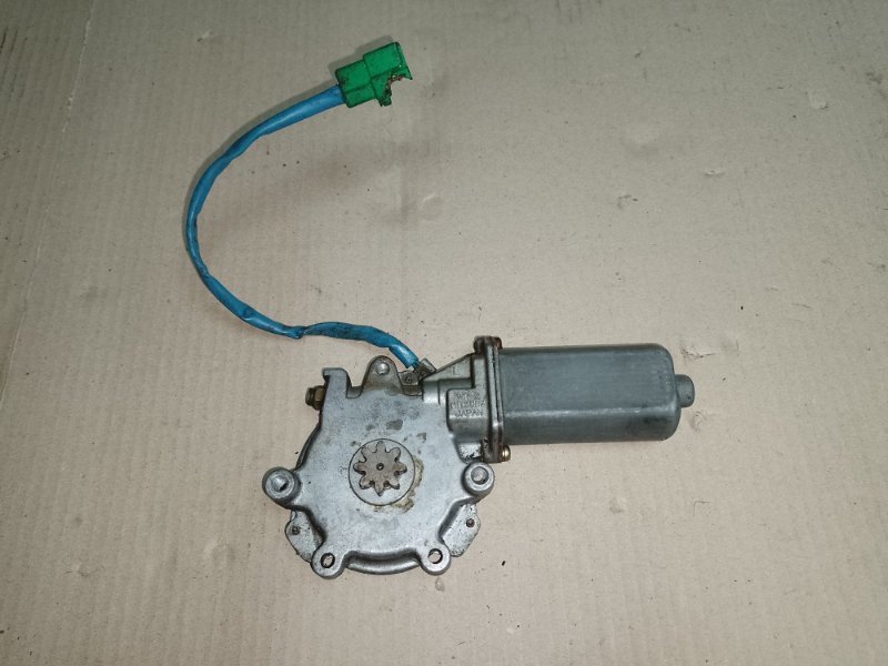 Моторчик стеклоподъемника правый SUBARU FORESTER SF 97-02 62113FC000 Б/У