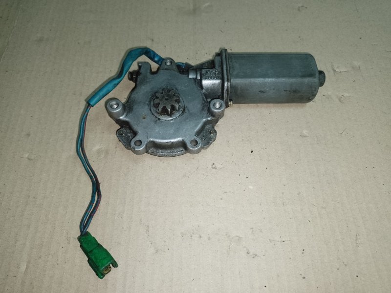 Моторчик стеклоподъемника правый SUBARU FORESTER SF 97-02 62113FC000 Б/У
