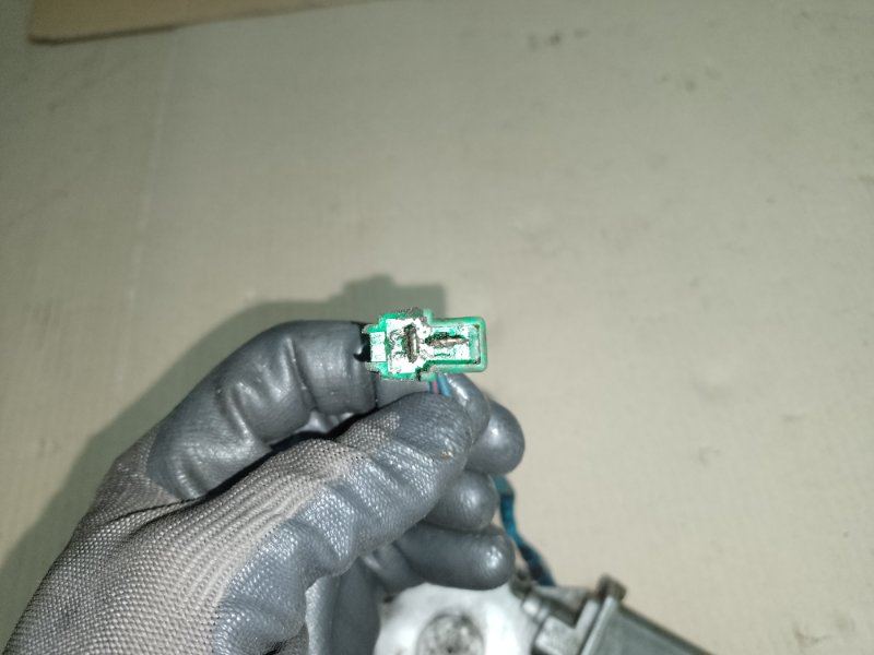 Моторчик стеклоподъемника правый FORESTER SF 97-02