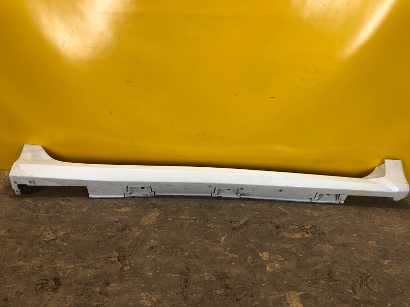 Накладка порога наружная правая HONDA CIVIC FC/FK 15- 71800-TGG-ZZ00 Б/У