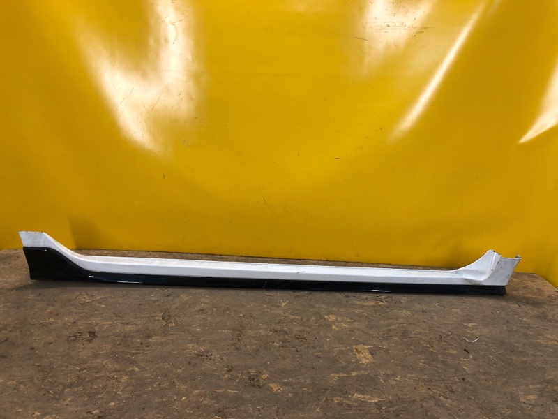 Накладка порога наружная правая HONDA CIVIC FC/FK 15- 71800-TGG-A500 Б/У