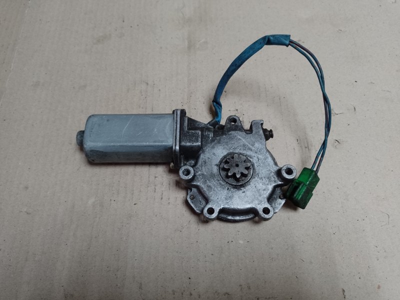 Моторчик стеклоподъемника передний левый SUBARU FORESTER SF 97-02 62113FC010 Б/У