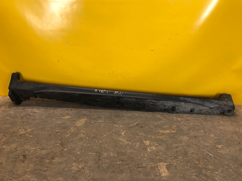 Накладка порога наружная правая NISSAN X-TRAIL/ROGUE T32 13-20 76850-6FR0A Б/У