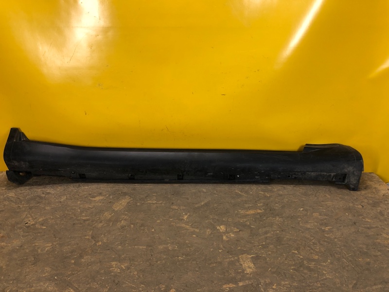 Запчасть накладка порога наружная правая INFINITI FX S50 03-08 76850-1CB0A Б/У Накладка порога наружная правая INFINITI FX S50 03-08 76850-1CB0A Б/У