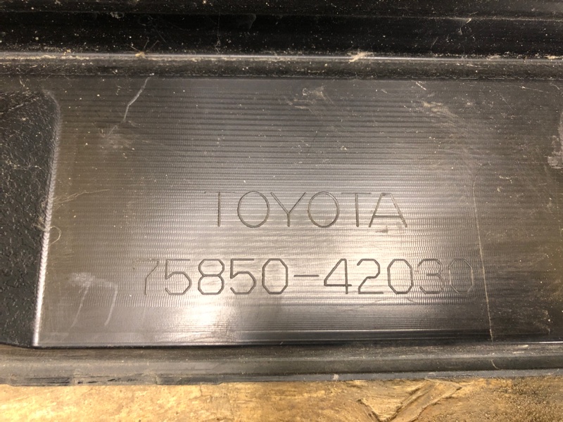 Накладка порога наружная правая RAV4 18-